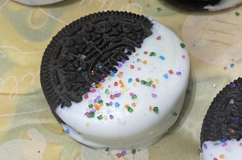 Chocolate Dipped Oreos