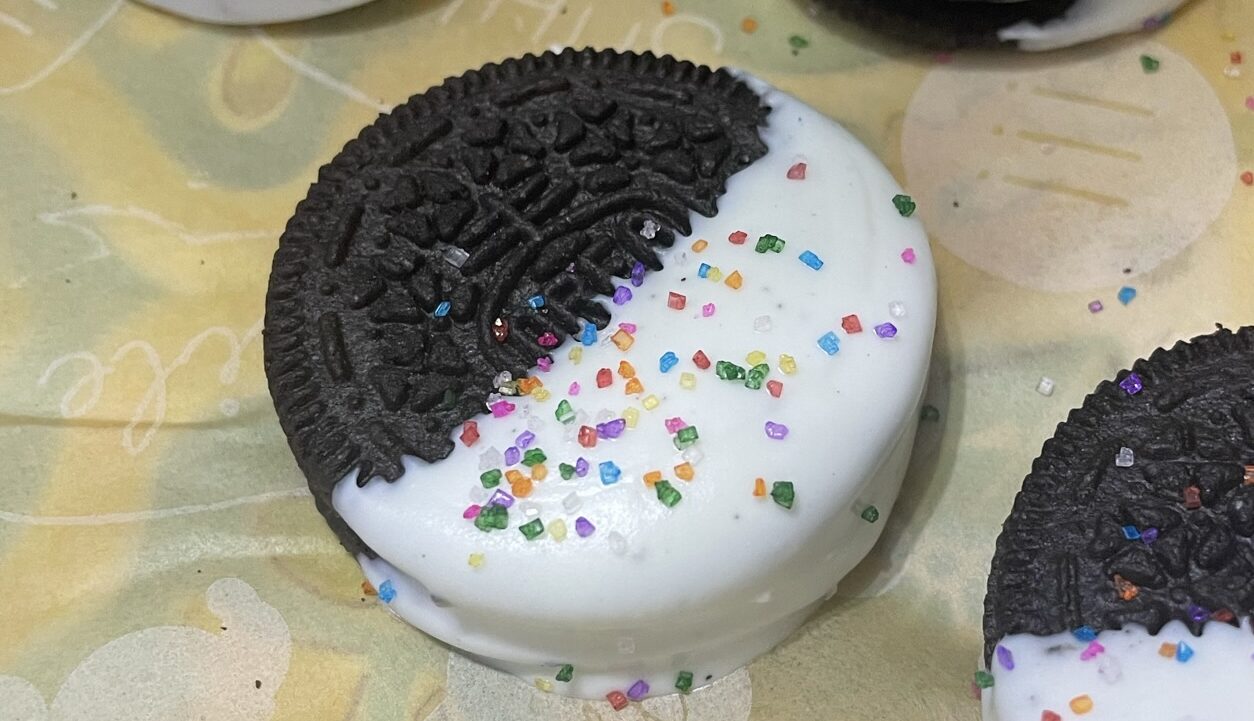 Chocolate Dipped Oreos